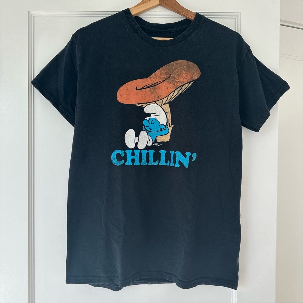 Smurf Chillin'  under mushroom black tee shirt VGUC Gildan sz‎ M